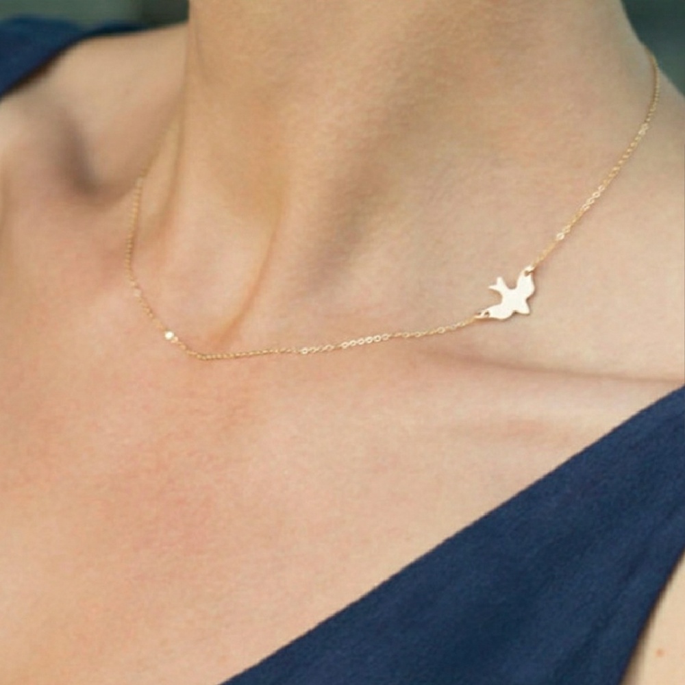 🔥MOVING SALE Dainty Minimalist Dove Necklace